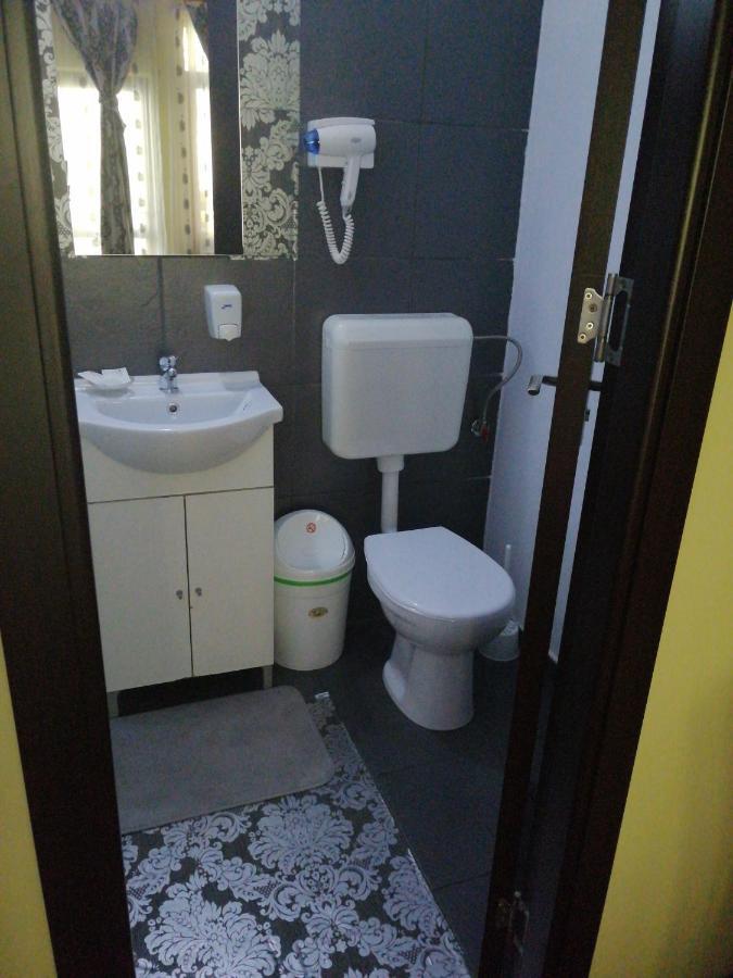 Casa Teilor Piteşti Exterior foto